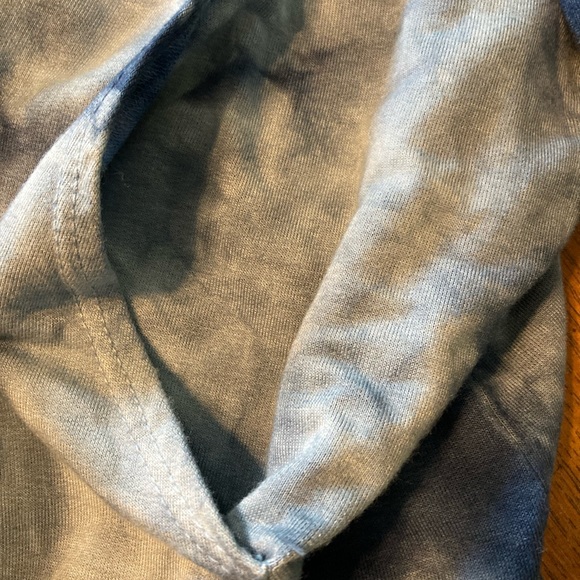 Baea Women’s Hoodie - Picture 9 of 9